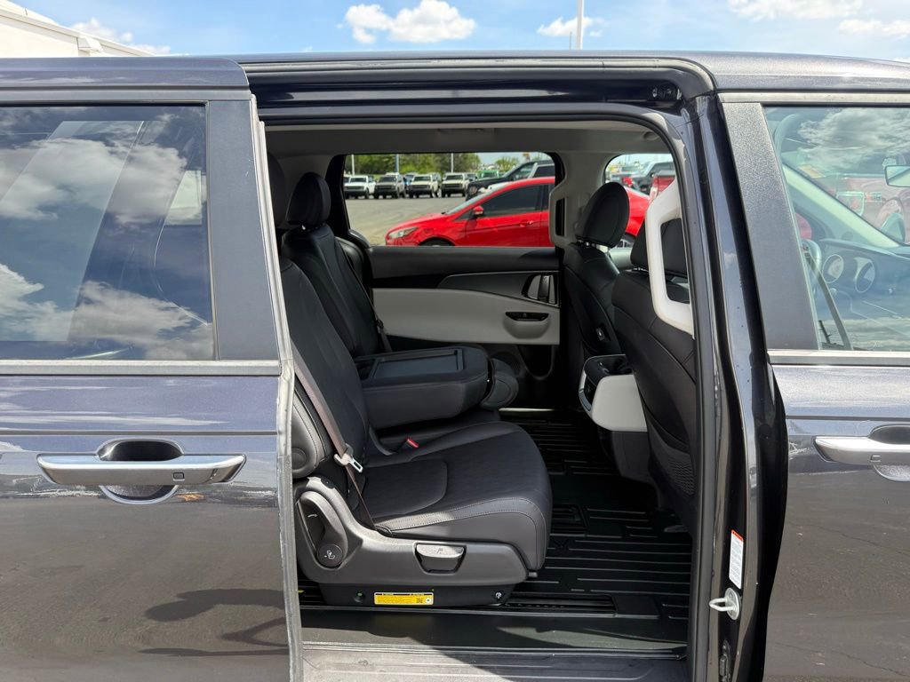 Used 2024 Kia Carnival LX FWD image 50