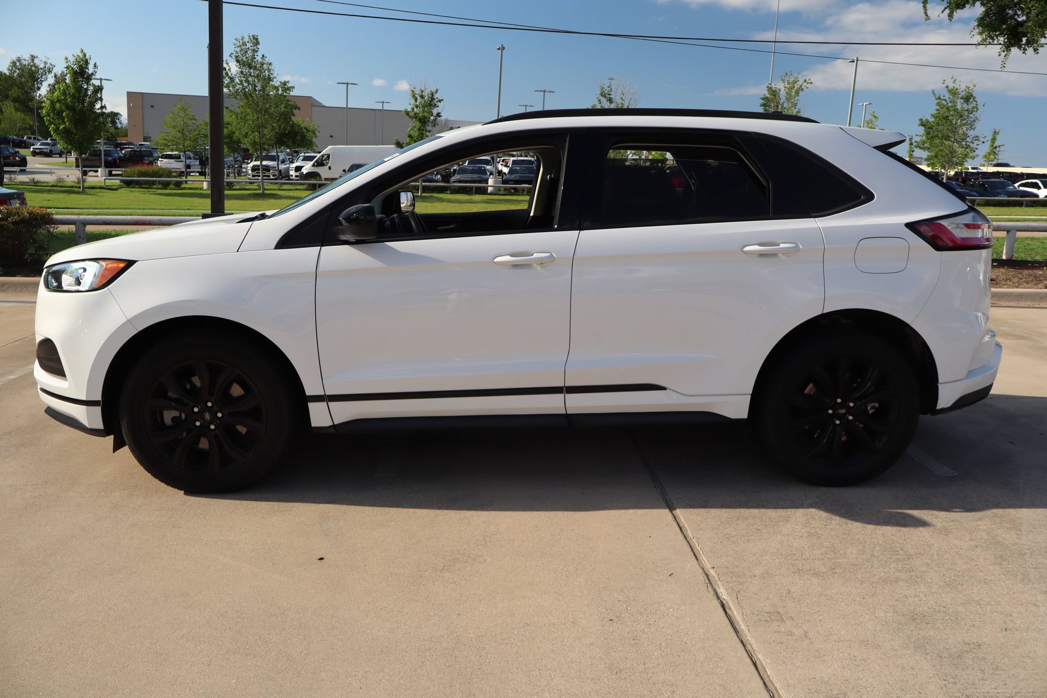 Certified 2022 Ford Edge SE w/ Black Appearance Package AWD/4WD image 7