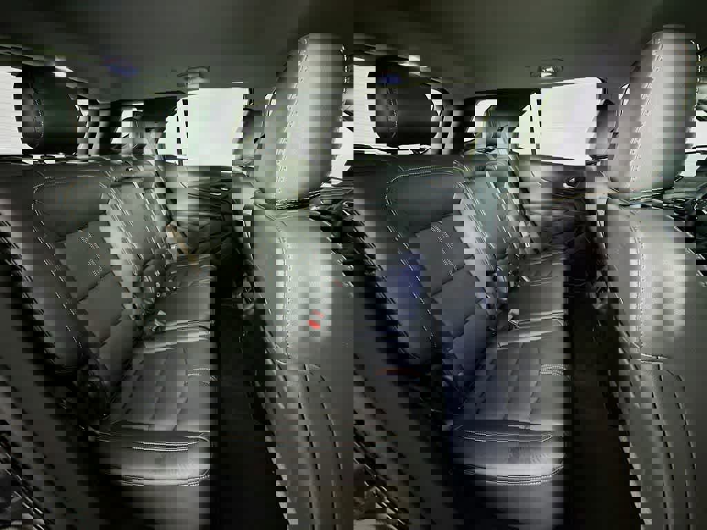 Used 2024 Chevrolet Equinox Premier image 32