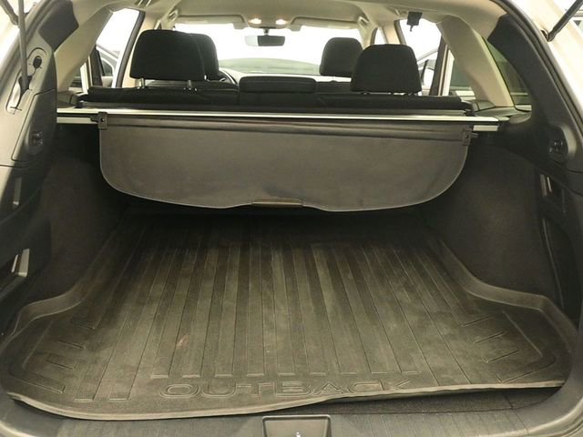 Used 2018 Subaru Outback 2.5i Premium image 16