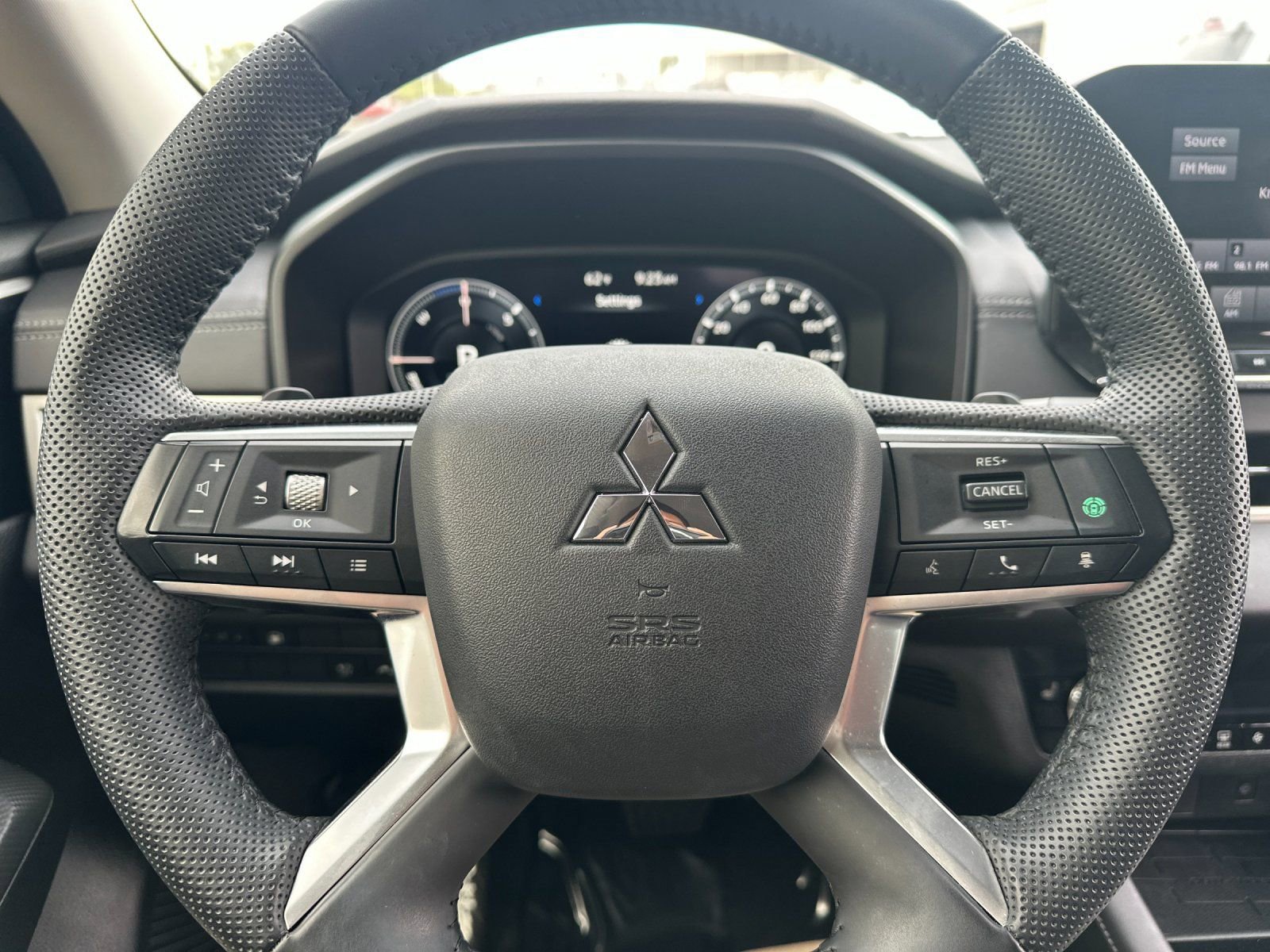 Used 2023 Mitsubishi Outlander 4WD Plug-In Hybrid image 23