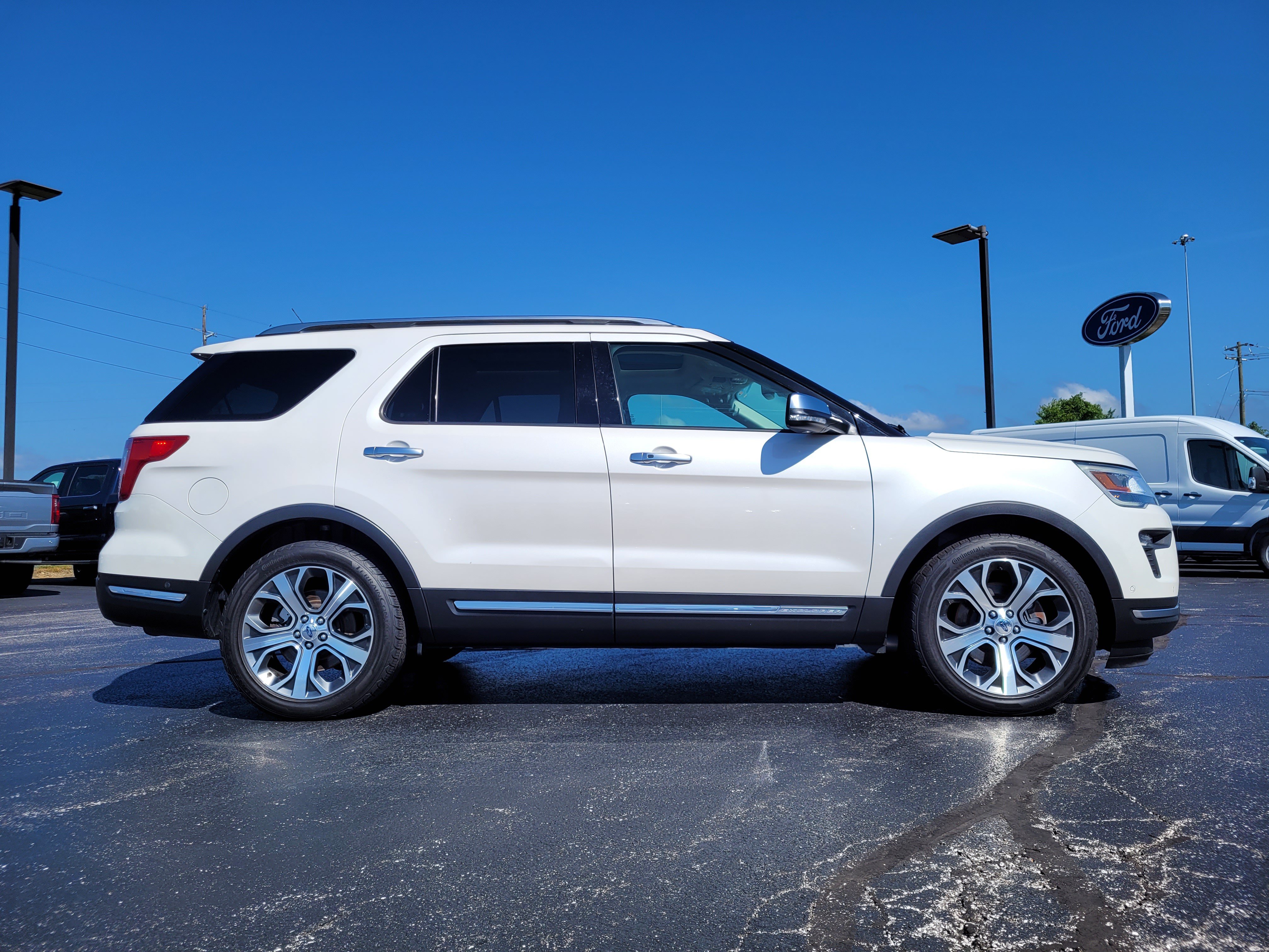 Certified 2018 Ford Explorer Platinum AWD/4WD image 2