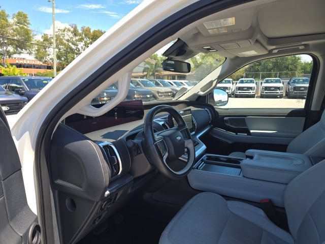 Certified 2025 Ford Expedition Platinum w/ Driver's Package AWD/4WD image 11