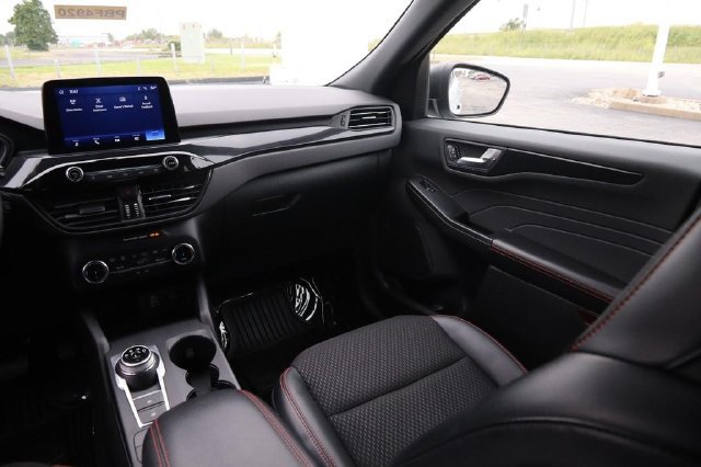Certified 2025 Ford Escape ST-Line FWD image 25