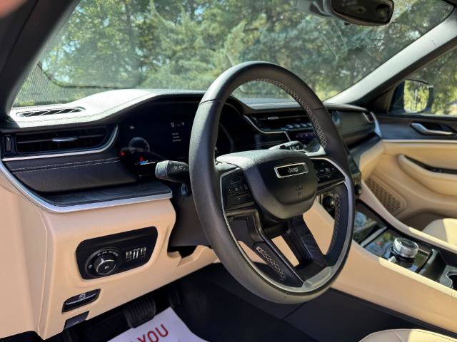 Used 2024 Jeep Grand Cherokee L Limited AWD/4WD image 12