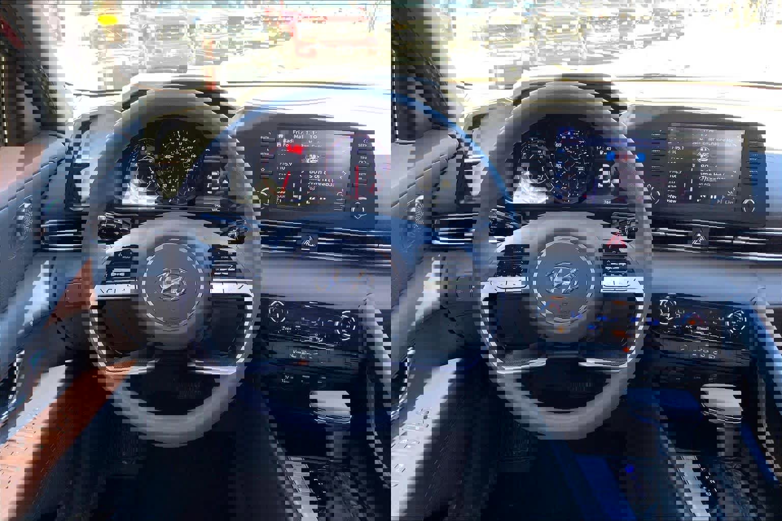 Used 2023 Hyundai Elantra SEL w/ Preferred Accessory Package image 8