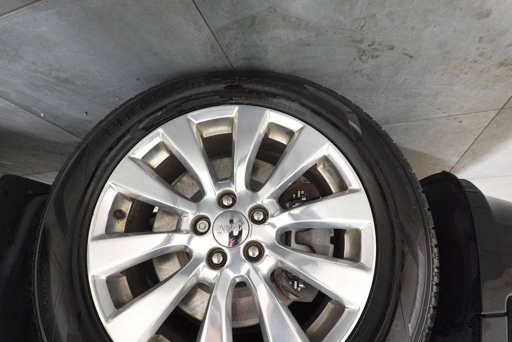 Used 2017 Jeep Cherokee Overland AWD/4WD image 37