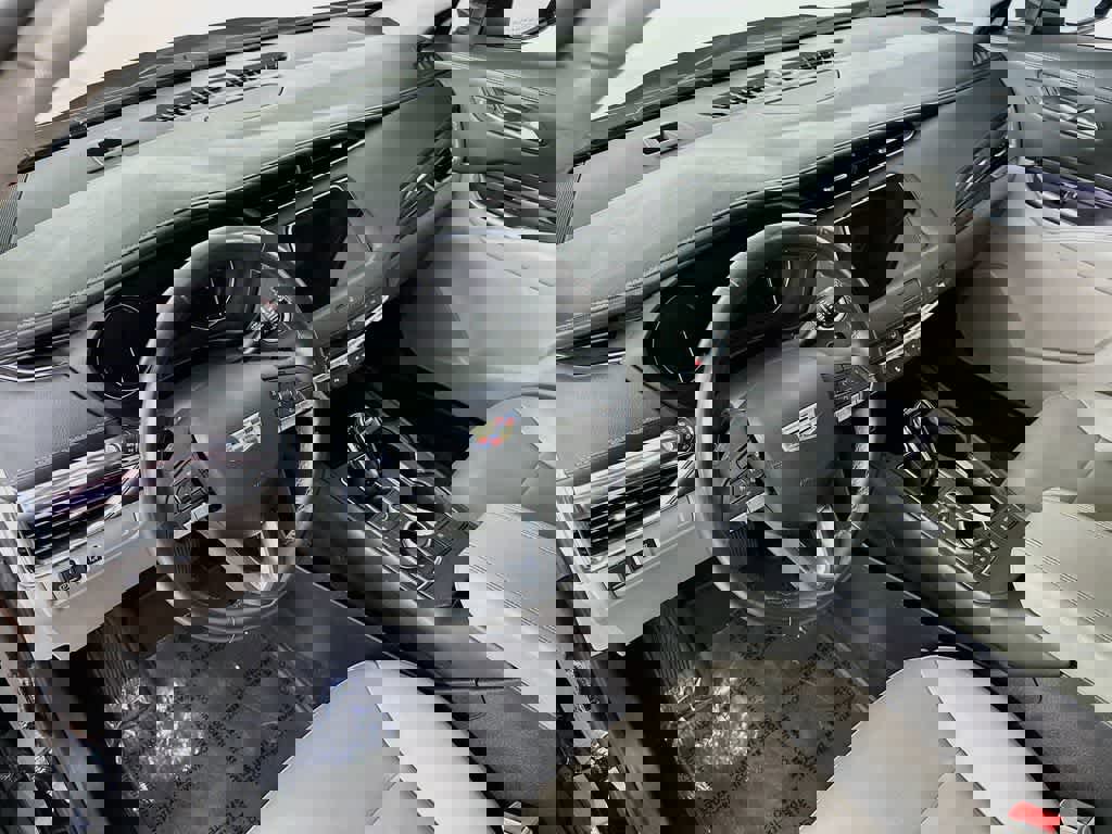 Used 2022 Cadillac XT4 Luxury w/ Cold Weather Package image 9