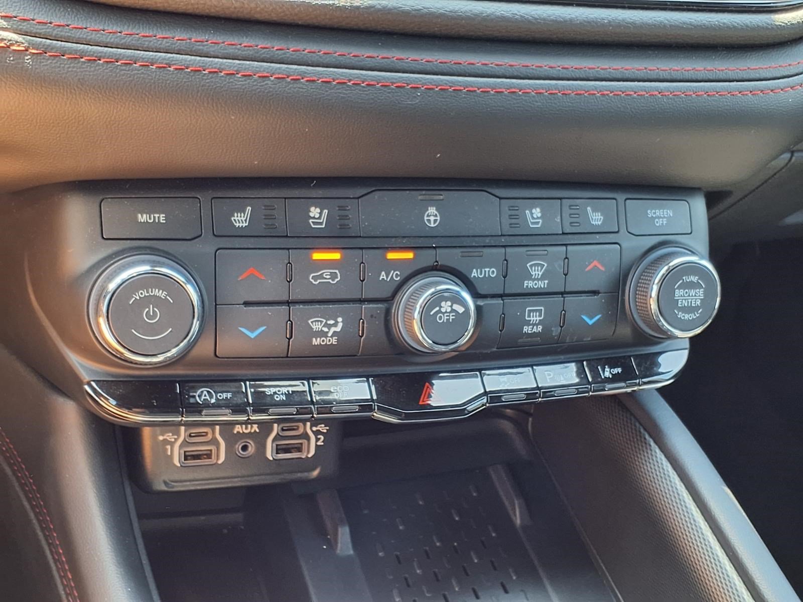 Used 2025 Dodge Durango GT AWD/4WD image 18
