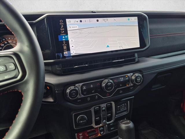 Used 2024 Jeep Gladiator Rubicon w/ Technology Group AWD/4WD image 11
