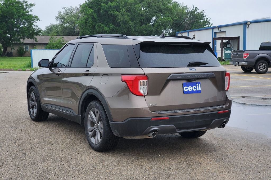 Certified 2021 Ford Explorer XLT w/ Equipment Group 202A RWD image 2