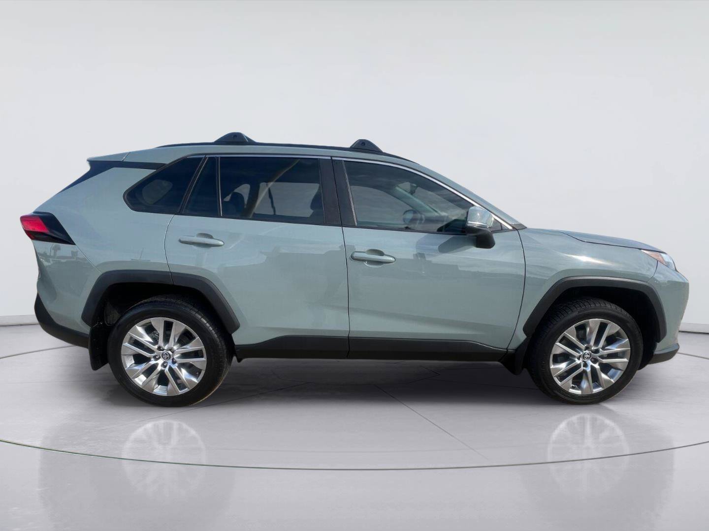 Used 2023 Toyota RAV4 XLE Premium FWD image 2