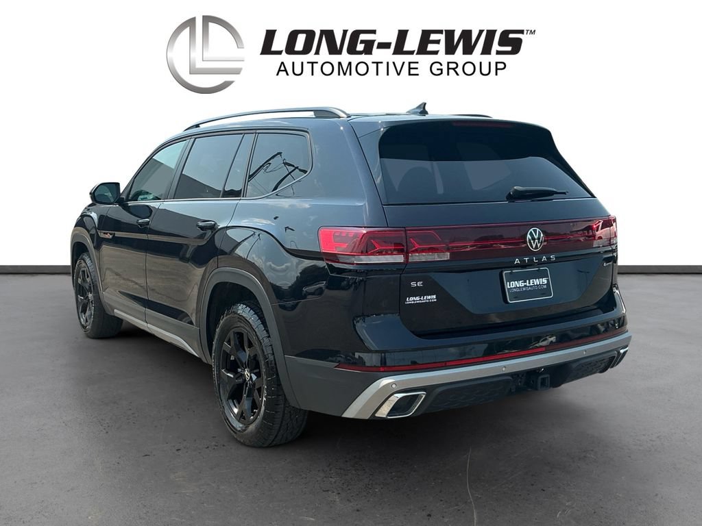 Used 2024 Volkswagen Atlas Peak Edition SE AWD/4WD image 4