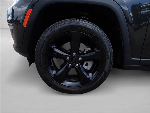 Used 2024 Jeep Grand Cherokee L Limited w/ Black Appearance Package AWD/4WD image 7