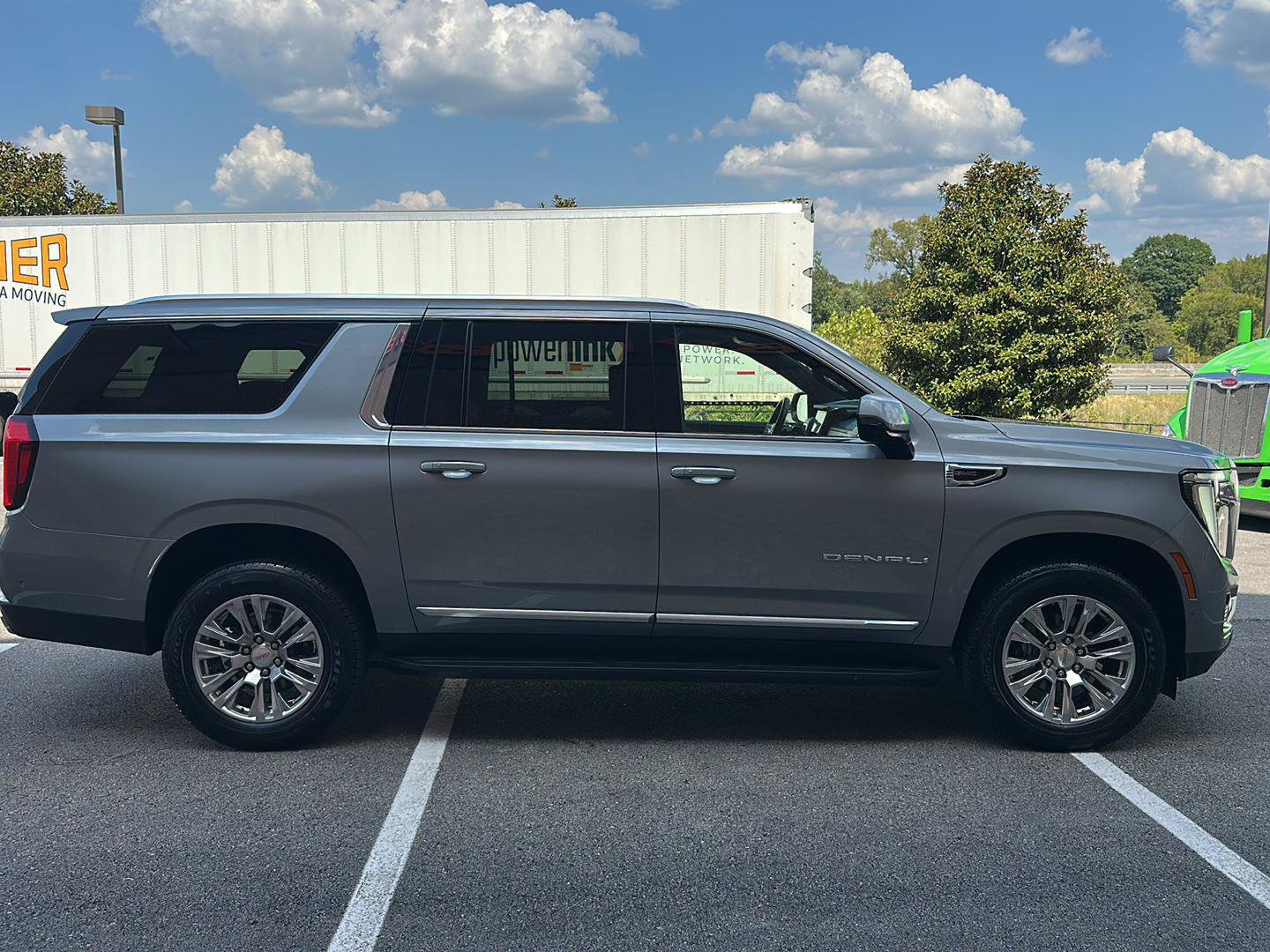 Used 2025 GMC Yukon XL Denali RWD image 6