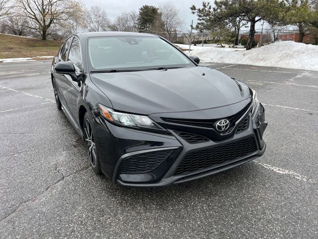 Used 2021 Toyota Camry SE image 2