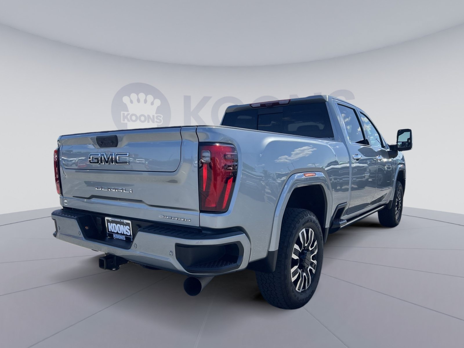 Used 2024 GMC Sierra 2500 Denali Ultimate AWD/4WD image 7