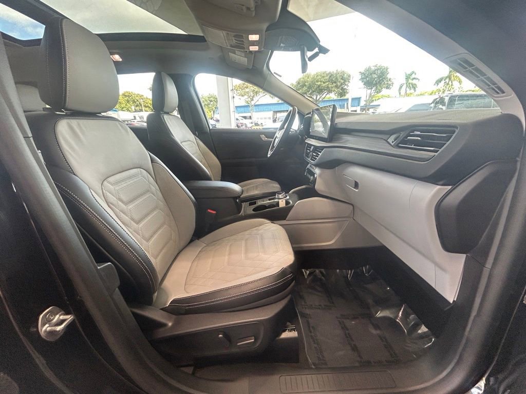 Certified 2024 Ford Escape SE w/ PHEV Premium Package FWD image 26