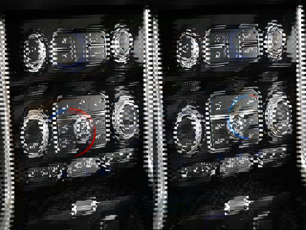 Used 2023 GMC Yukon Denali AWD/4WD image 15