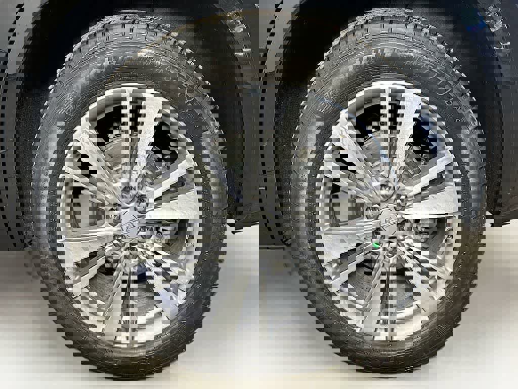 Used 2024 Cadillac XT6 Premium Luxury image 11