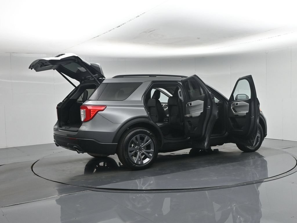 Certified 2023 Ford Explorer XLT w/ Equipment Group 202A RWD image 6