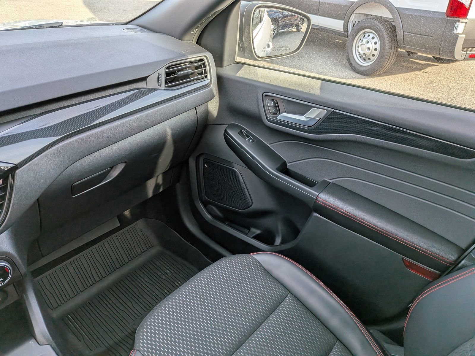 Certified 2025 Ford Escape ST-Line w/ Equipment Group 301A image 17