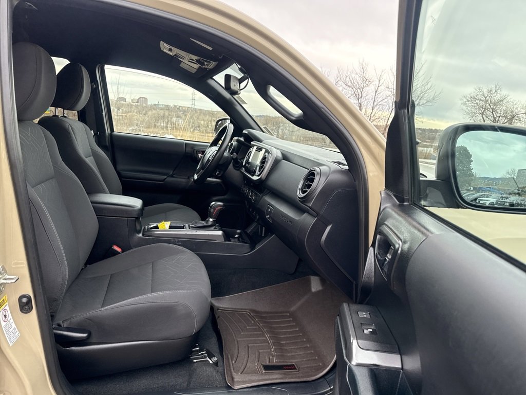 Used 2017 Toyota Tacoma TRD Off-Road image 31