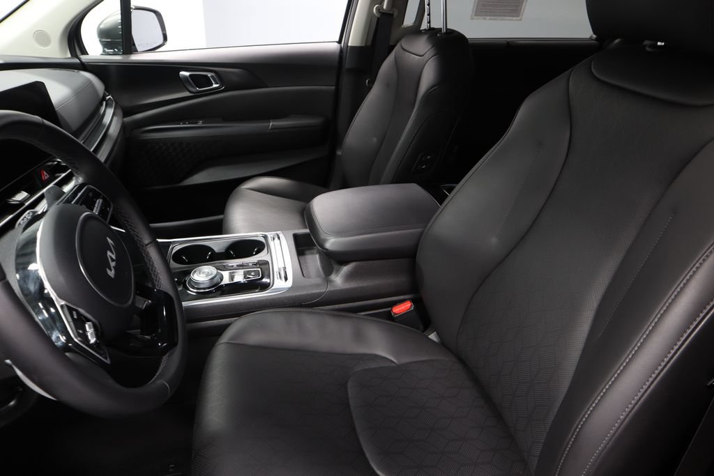 Used 2026 Kia Carnival SX w/ SX Dark Edition Package FWD image 25