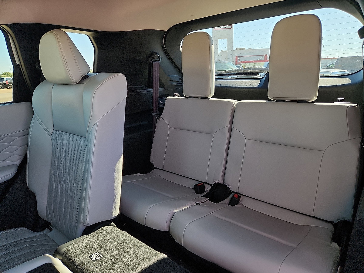 Used 2025 Mitsubishi Outlander SEL FWD image 13
