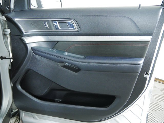 Certified 2018 Ford Explorer XLT w/ Equipment Group 202A FWD image 12