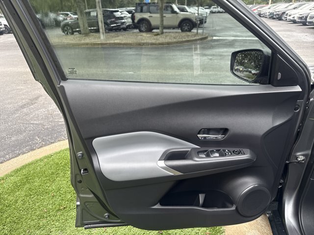 Used 2021 Nissan Kicks SR w/ SR Premium Package FWD image 11