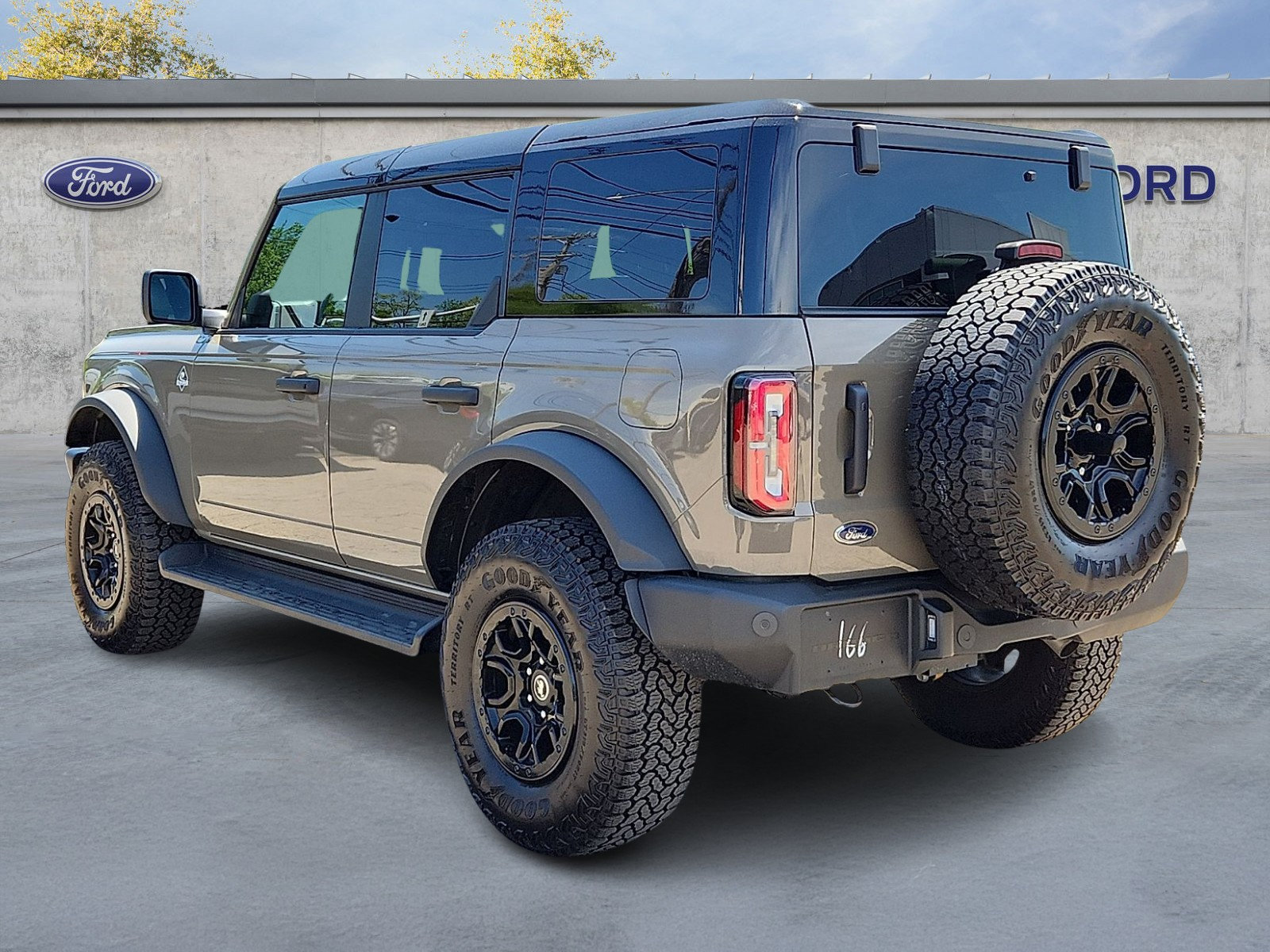 Certified 2025 Ford Bronco Outer Banks w/ Sasquatch Package AWD/4WD image 4