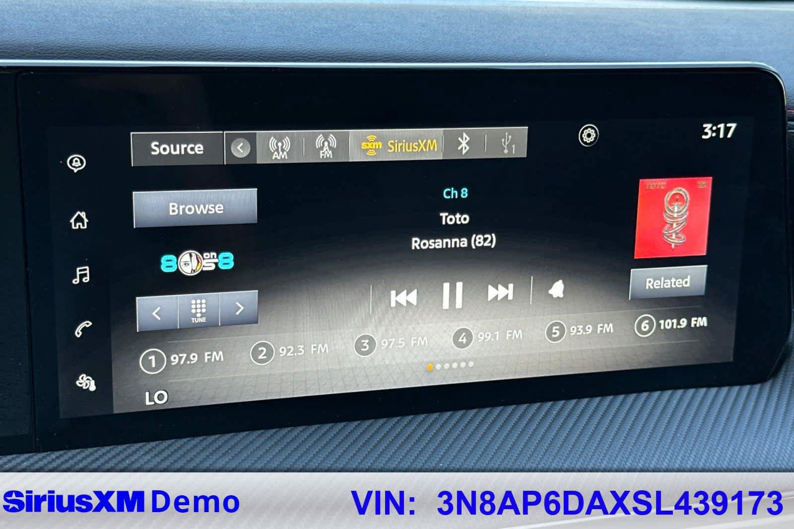 Used 2025 Nissan Kicks SR FWD image 29