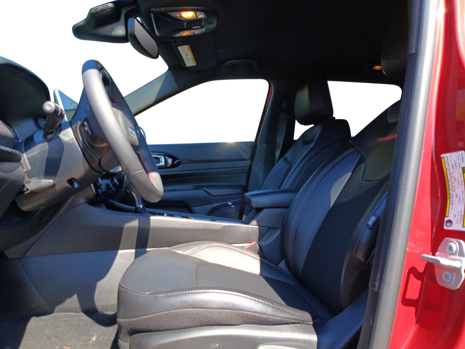 Used 2025 Jeep Compass Trailhawk AWD/4WD image 10