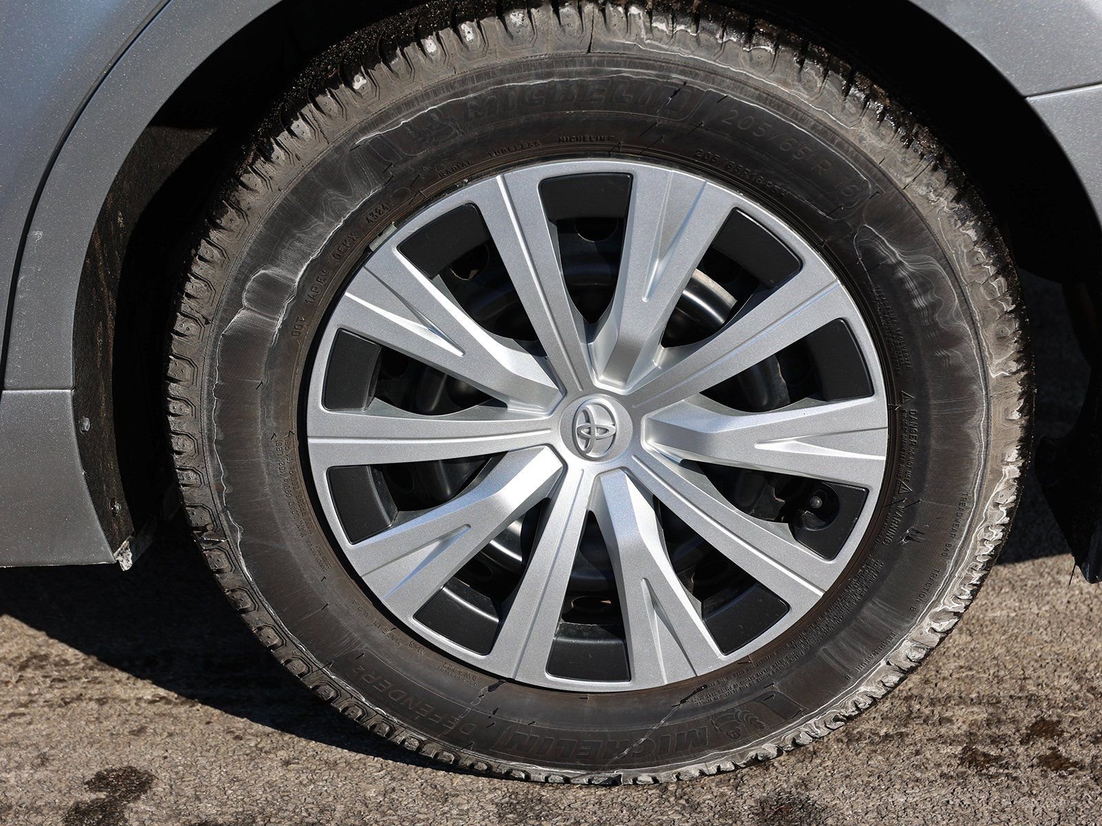 Used 2020 Toyota Camry LE image 11