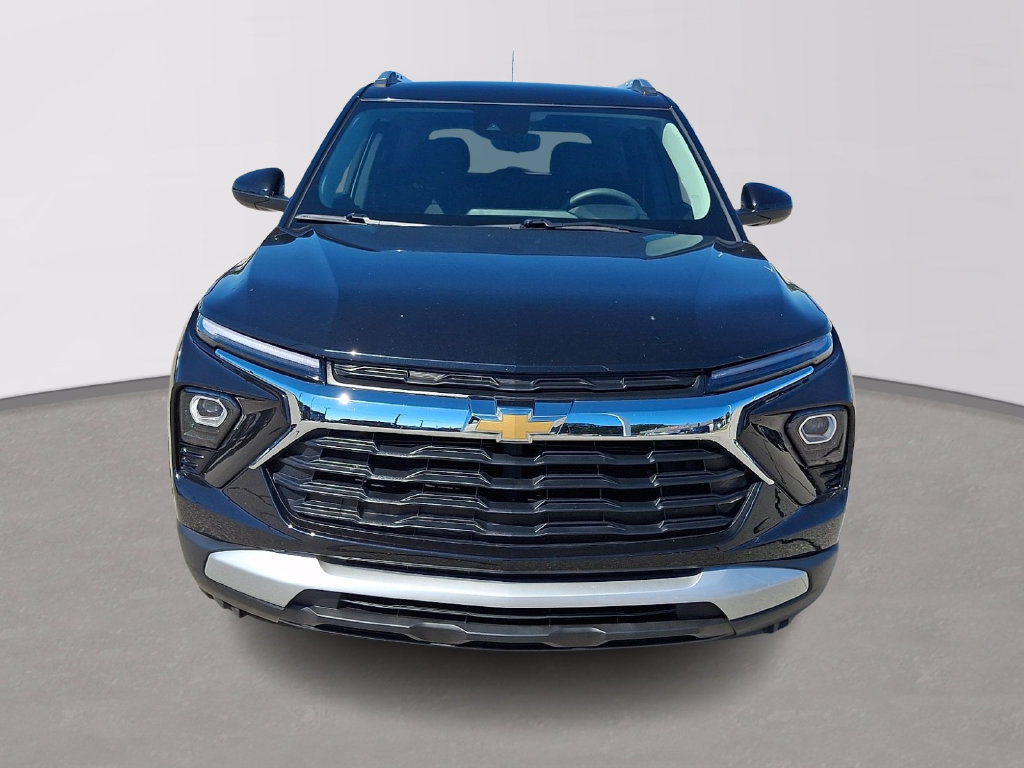 Used 2025 Chevrolet TrailBlazer LT AWD/4WD image 2