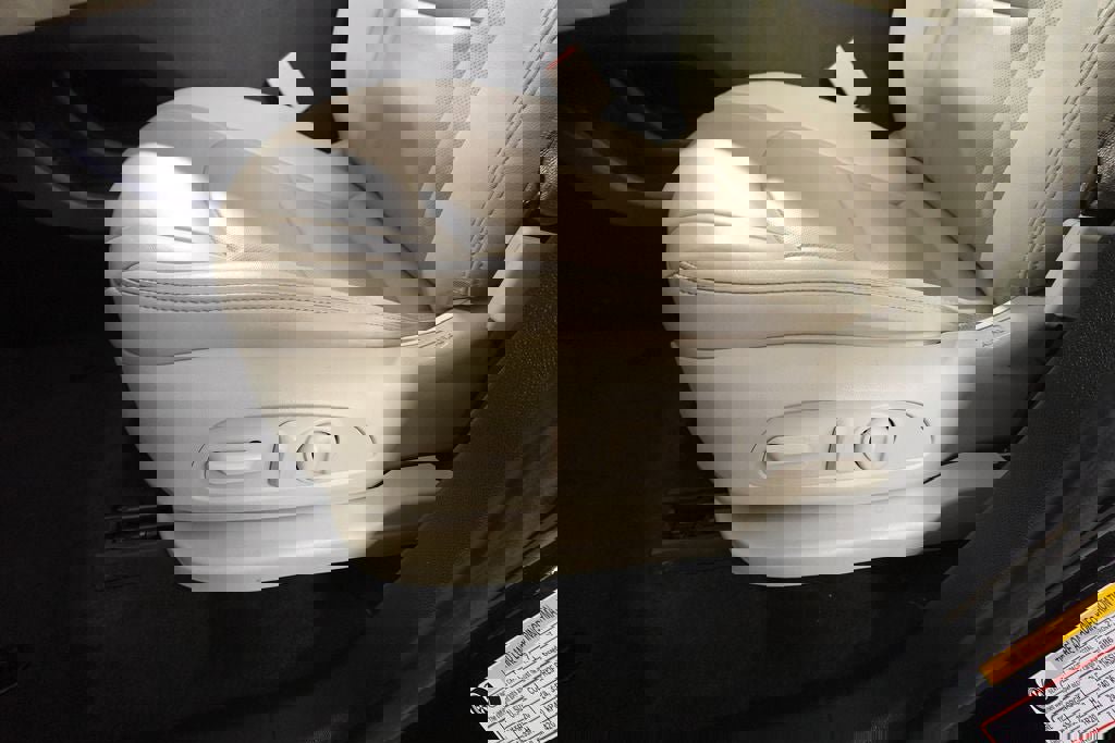 Used 2022 Buick Enclave Essence w/ Experience Buick Package image 11