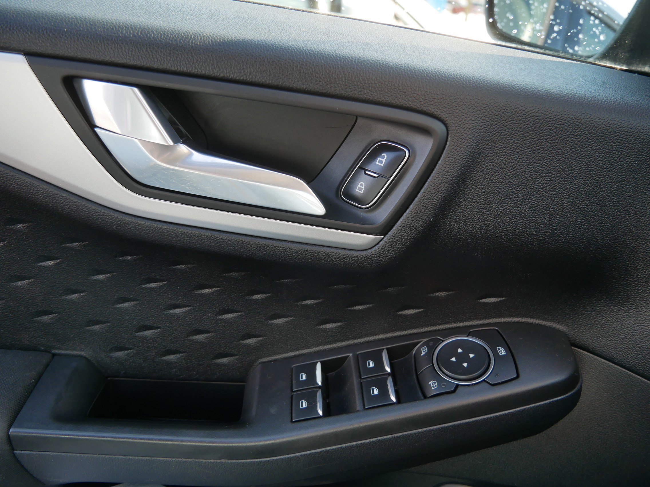 Certified 2020 Ford Escape SE image 27