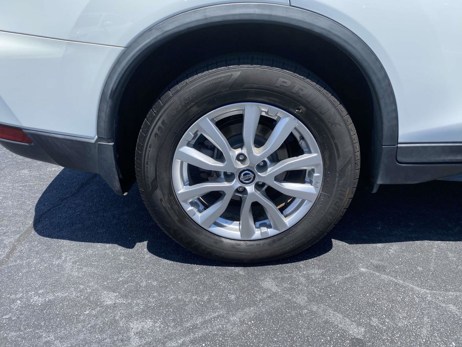 Used 2017 Nissan Rogue SV w/ SV Premium Package FWD image 9