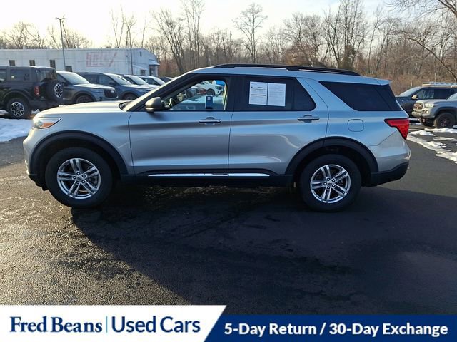 Certified 2022 Ford Explorer XLT w/ Equipment Group 202A image 3