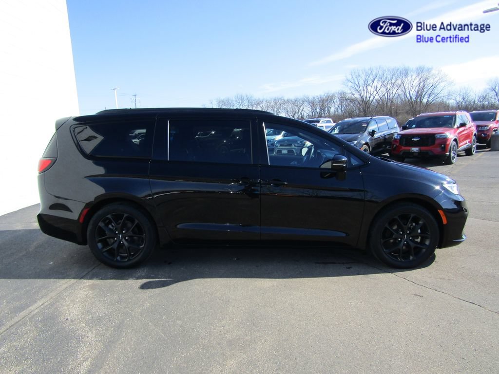 Used 2025 Chrysler Pacifica Limited FWD image 10
