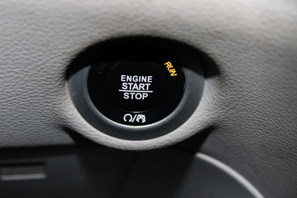 Used 2022 Chrysler Pacifica Limited image 48