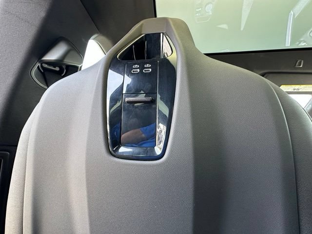 Used 2023 BMW iX xDrive50 w/ Sport Package AWD/4WD image 17