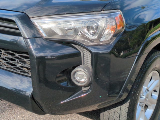 Used 2022 Toyota 4Runner SR5 AWD/4WD image 10