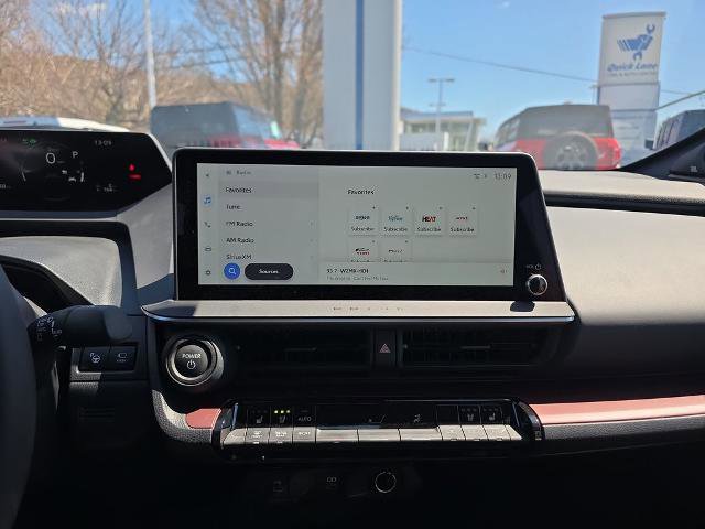 Used 2025 Toyota Prius Plug-In Hybrid w/ Limited Premium Package image 32