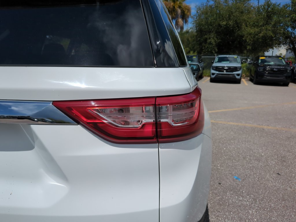 Used 2020 Chevrolet Traverse LT FWD image 11