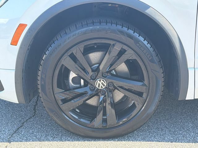 Used 2023 Volkswagen Tiguan SE R-Line FWD image 13