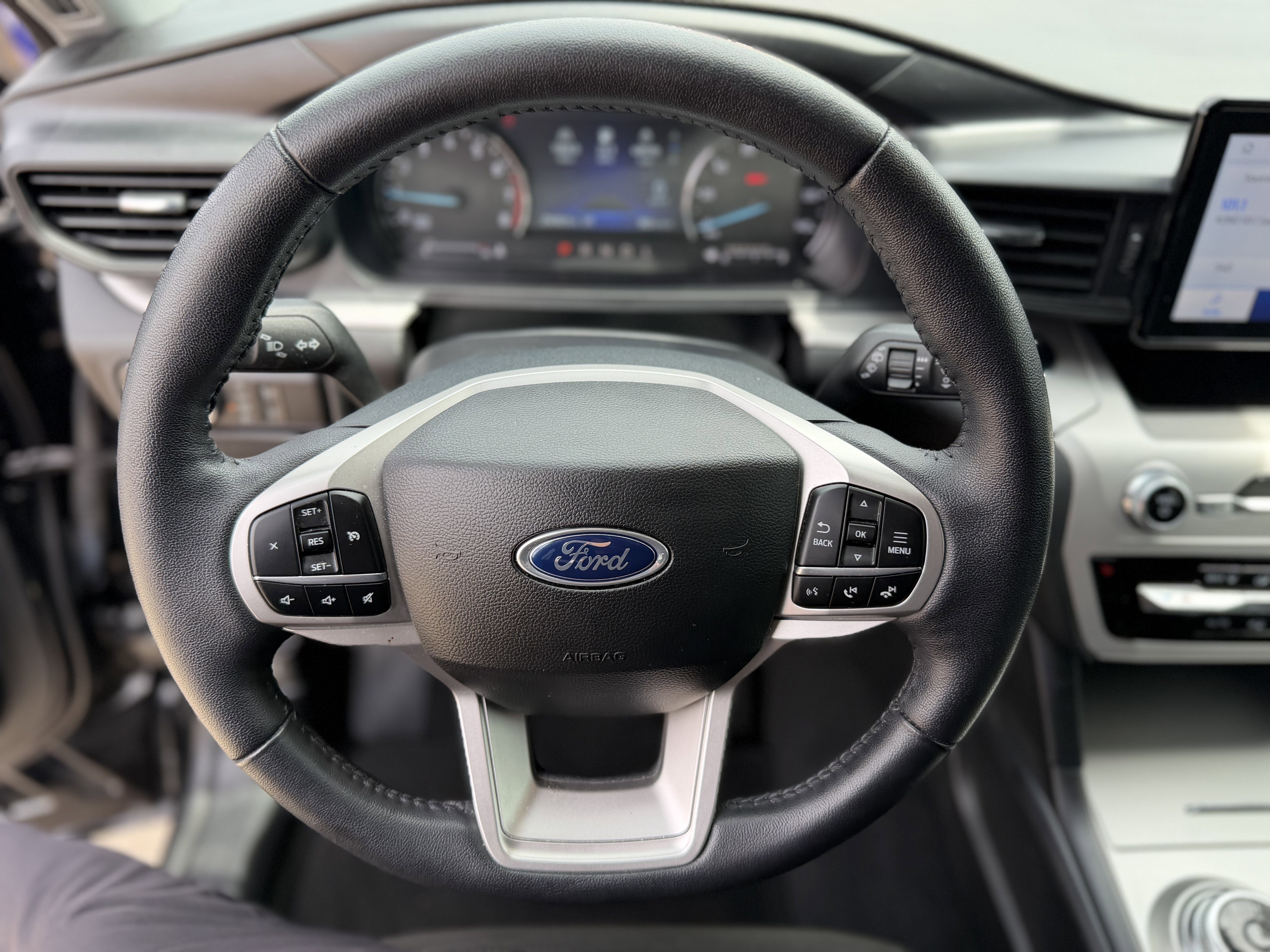 Certified 2024 Ford Explorer XLT RWD image 18