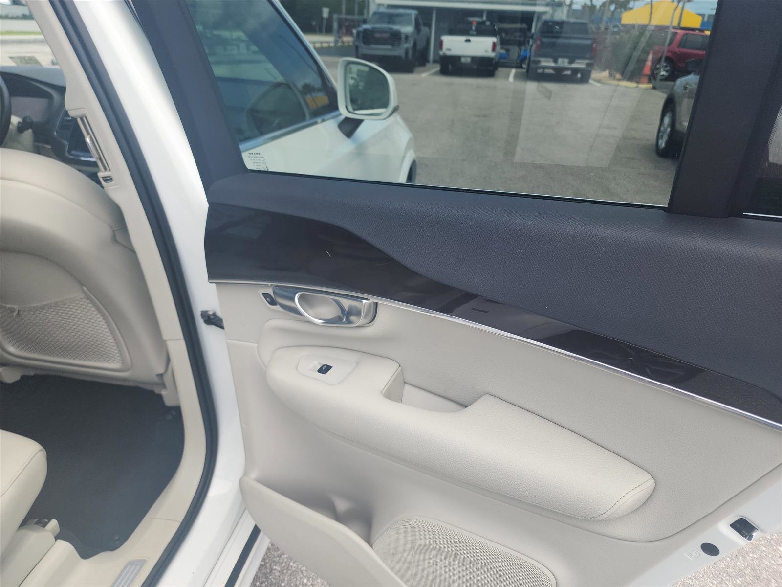 Used 2019 Volvo XC90 T5 Momentum FWD image 24