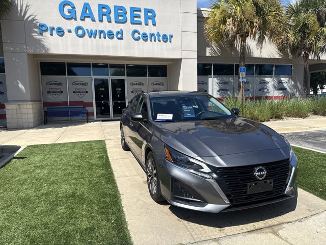 Used 2024 Nissan Altima 2.5 SV FWD image 2